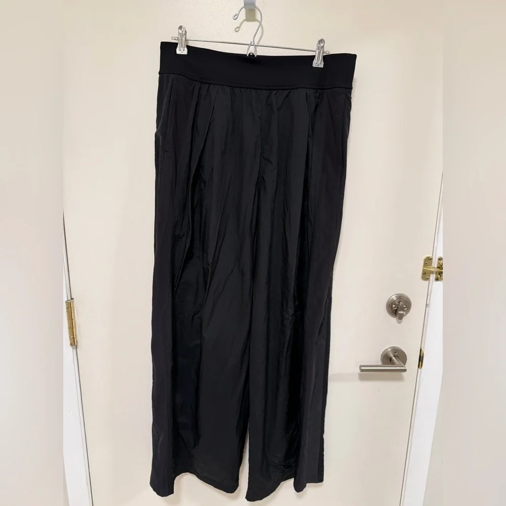 💜lululemon athletica Black Flare Pants 💜 - Picture 2 of 12